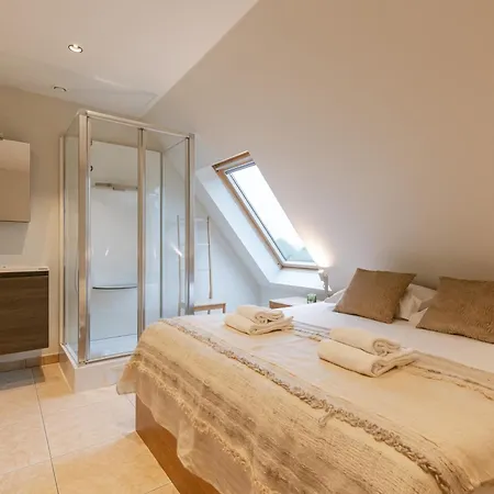 Huswell - Relaxing Close To The