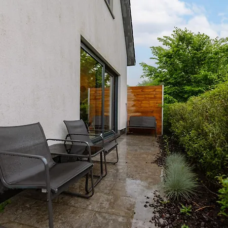Huswell - Relaxing Close To The